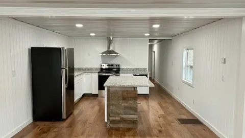 Cabin 12 — image 2 of 5