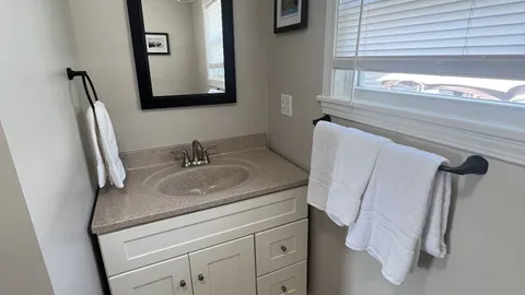 Bungalow - Sunnyside (6 Person) — image 2 of 10