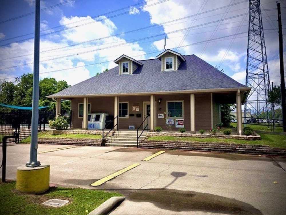 Bayou Bend RV Resort, Baytown, Texas - Photo 4