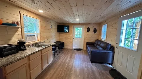 Abby's Cabin — image 1 of 7
