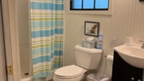 Davis 2 BR Cottage — image 7 of 7