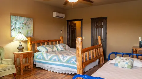 Mustang Cabin — image 2 of 6