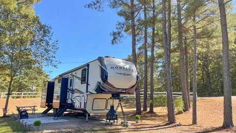 30/50 Amp 70' FHU RV Site — image 1 of 7