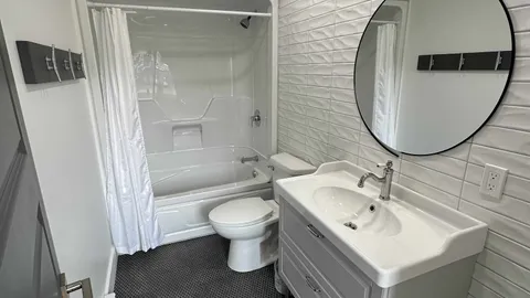 Executive 2 Bedroom Ocean View Cottage (2 Queen beds) — image 2 of 6