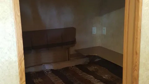 Deluxe Cabin - Littlefoot Lodge — image 6 of 6