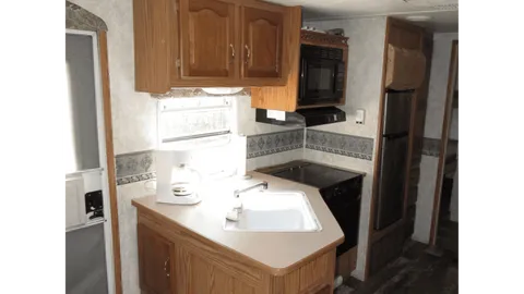RENTAL CAMPER 81 — image 2 of 7