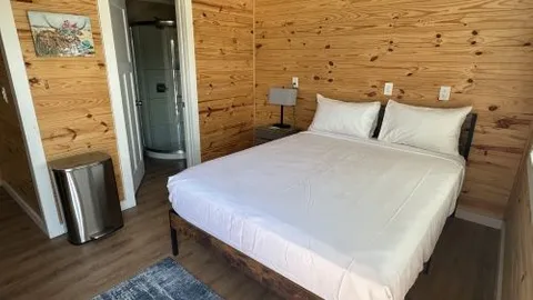 Bungalow — image 2 of 5