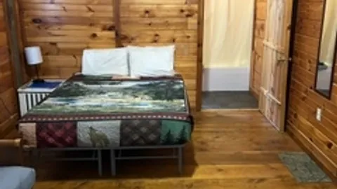 Small Cabin with Large Deck — image 2 of 5