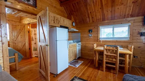Bear Cabin — image 5 of 5