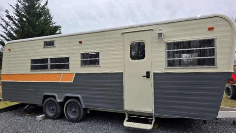 Wilma-Vintage Camper — image 1 of 5