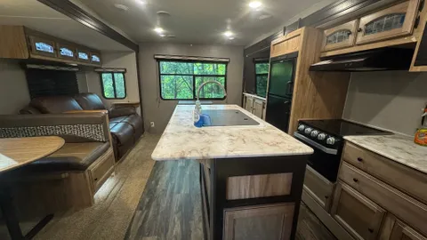RV Rental #45 - Pet Friendly — image 1 of 6