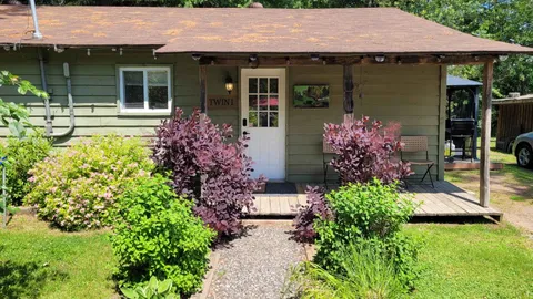 Twin I Cabin — image 1 of 29