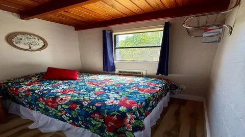 Deluxe Cabin — image 2 of 5