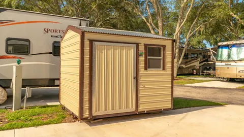 Elite Pull Through RV Site — image 2 of 3