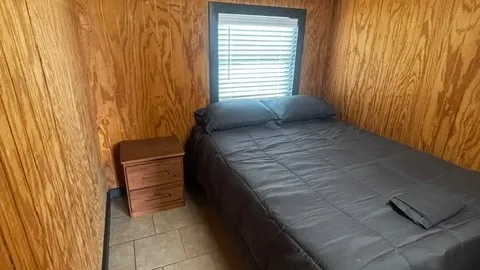 1 Bedroom — image 2 of 5