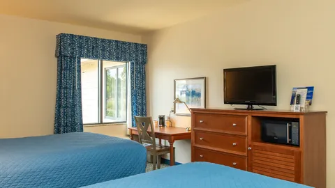 2 Queen Beds — image 5 of 5