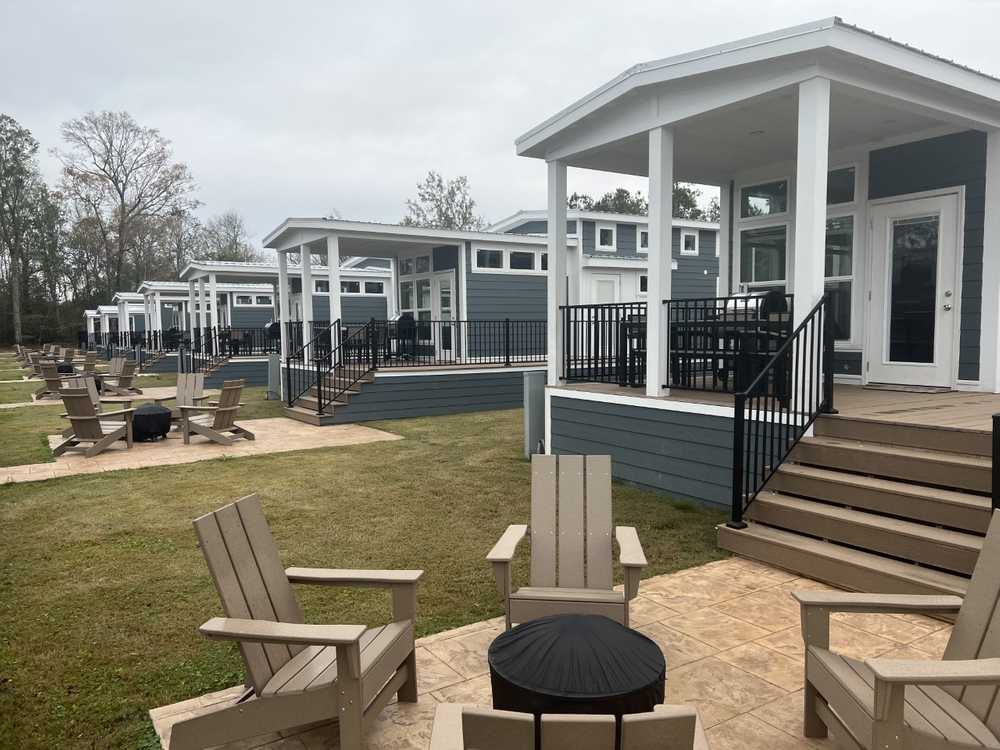 Waterfront Deluxe Cottage - 2 Bdrm