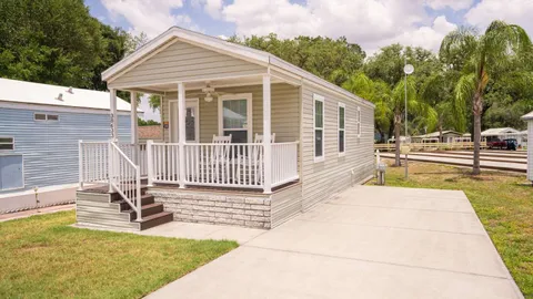 Standard Rental 1 Bedroom — image 1 of 11