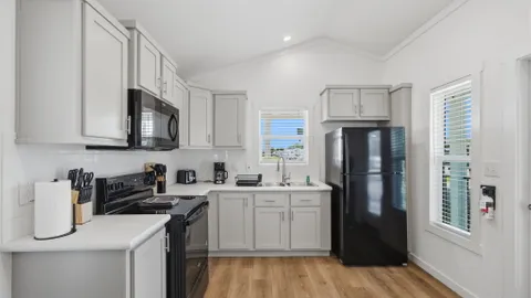 1 Bedroom Park Model Plus Lake (EX) — image 2 of 6