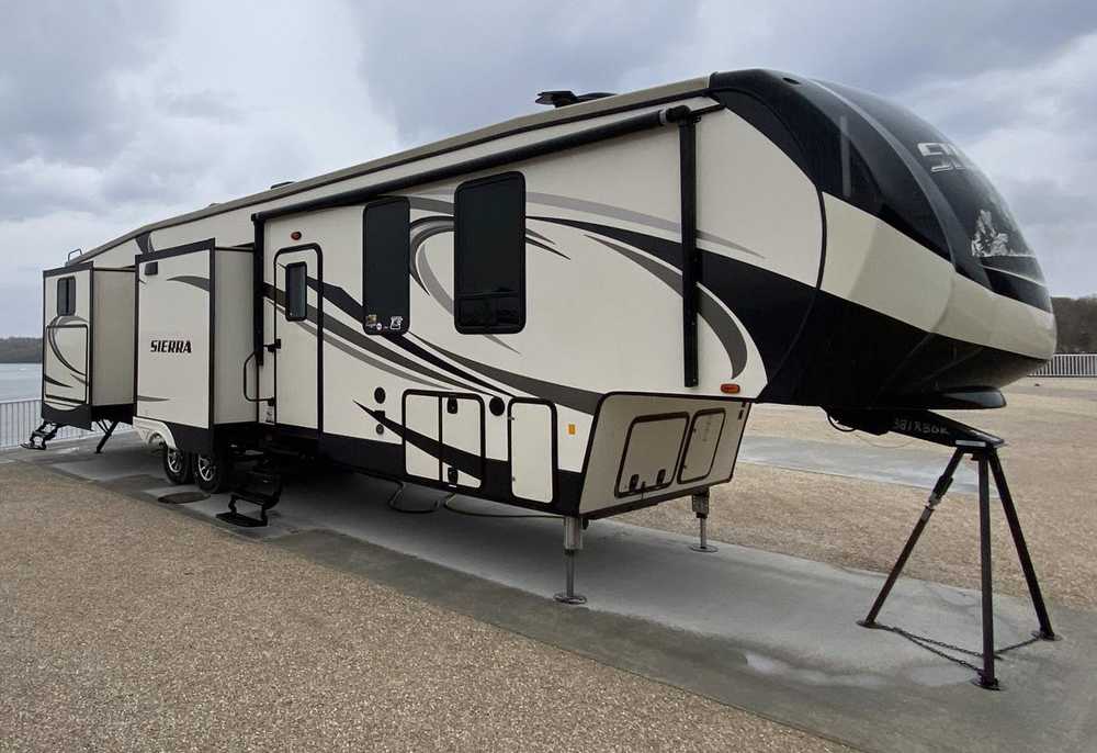 S21 2017 Sierra Bunkhouse Fifth Wheel Sleeps 8