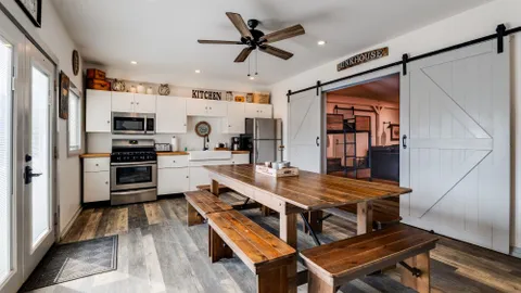 Premium Bunkhouse — image 2 of 7