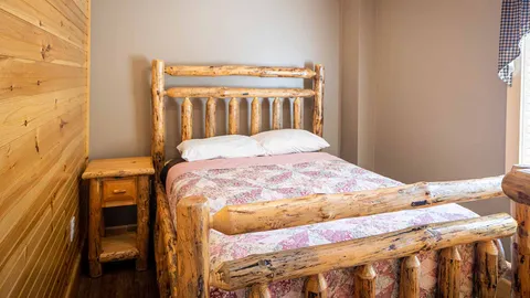 Group Lodge 2 — image 2 of 16