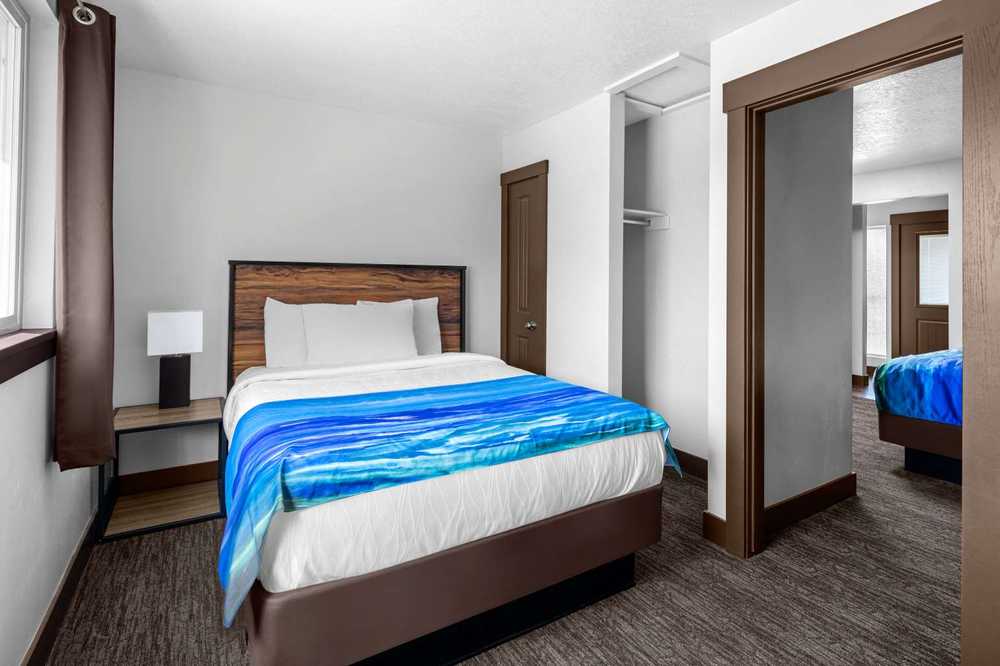 Park Hotel - Standard 2 Bedroom (Sleeps 4)