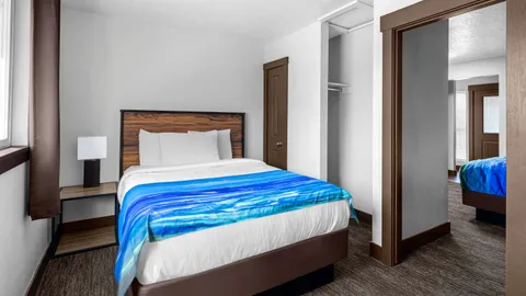 Park Hotel - Standard 2 Bedroom (Sleeps 4) — image 1 of 4