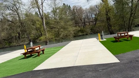 Premium Riverfront Back-In Site — image 4 of 4