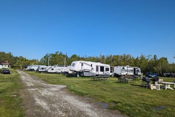 Sunrise Tourist Trailer Park – photo 1
