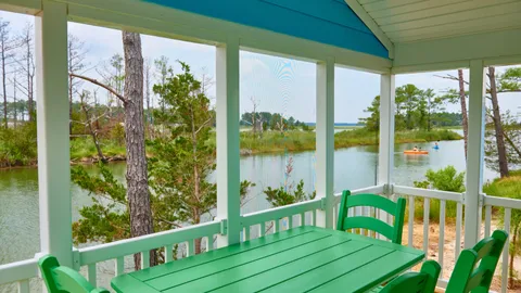 Coveside Waterfront Deluxe Cottage — image 2 of 7