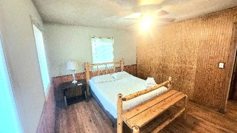 The Cottage - 3 bedrooms -  1.5 baths — image 2 of 22