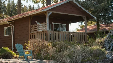Oceanfront One Bedroom Cottage — image 1 of 7