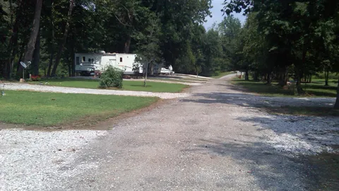 Premium 30/50 Amp Pondside RV Site — image 6 of 6