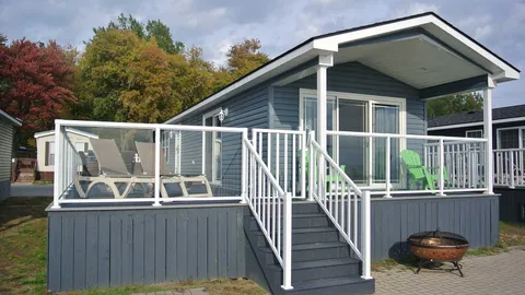 Luxury Lakefront Cottage 2 Bedroom — image 1 of 8