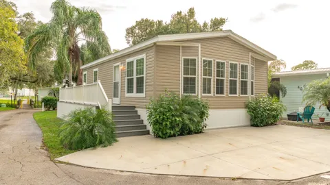 Deluxe 2 Bedroom — image 1 of 13
