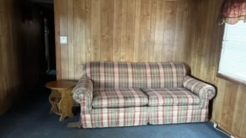 Mobile Home — image 2 of 7