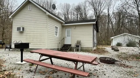 Bird of Paradise Duplex Cabin — image 2 of 10
