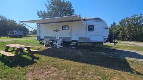 Fish Glamp RV — image 1 of 8