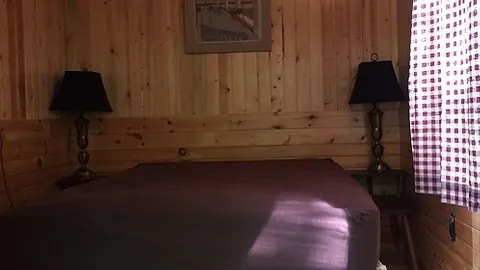 Cabin 1 — image 2 of 4