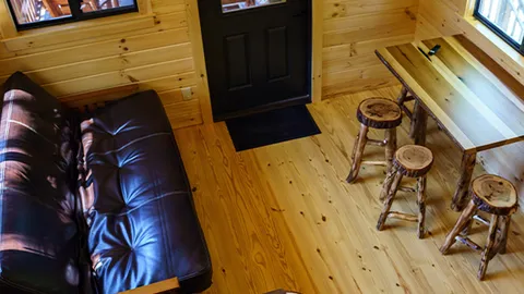 Deluxe Lakeside Cabin — image 7 of 7