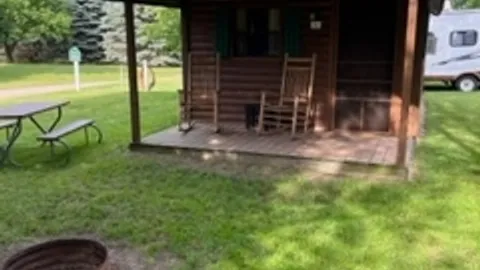 Basic Cabin — image 1 of 7