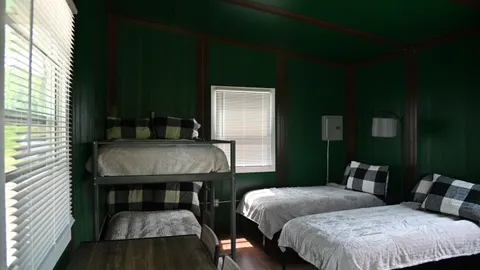 Green Cabins — image 13 of 13