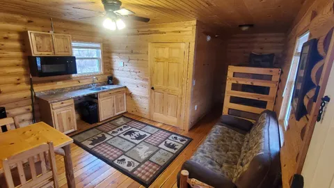 Luxury Cabin — image 4 of 4
