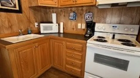 Cabin 12 - Queen Bed, Bunk Beds, & Futon — image 2 of 7