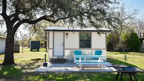 Cabin 1 — image 1 of 6