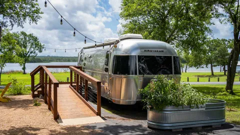 Airstream — image 1 of 8