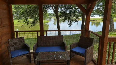 Kentucky Lake Lodge Sleeps 10 — image 2 of 11