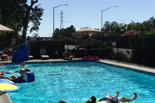 Sacramento Shade RV Park – photo 4