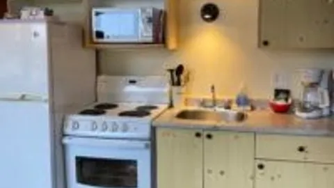 Two Bedroom Rustic Cottage — image 6 of 6